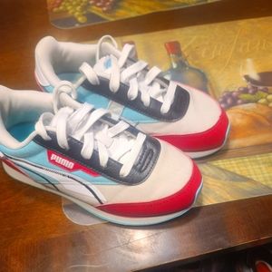 Girls puma size 1